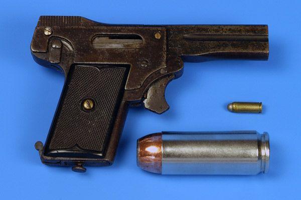战地1里嘲讽感十足的小手枪确有其型,“蜂鸟”手枪堪称史上最小